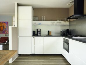 Dishwasher, high chair - Stunning private villa for 8 guests with WIFI, TV and pets allowed (Burgum)