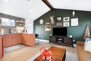 Smart TV - Romantic getaway in Fredericksburg, Tx (Fredericksburg)