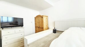 1 habitación, tabla de planchar con plancha, wifi gratis y ropa de cama 