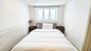1 habitación, tabla de planchar con plancha, wifi gratis y ropa de cama 
