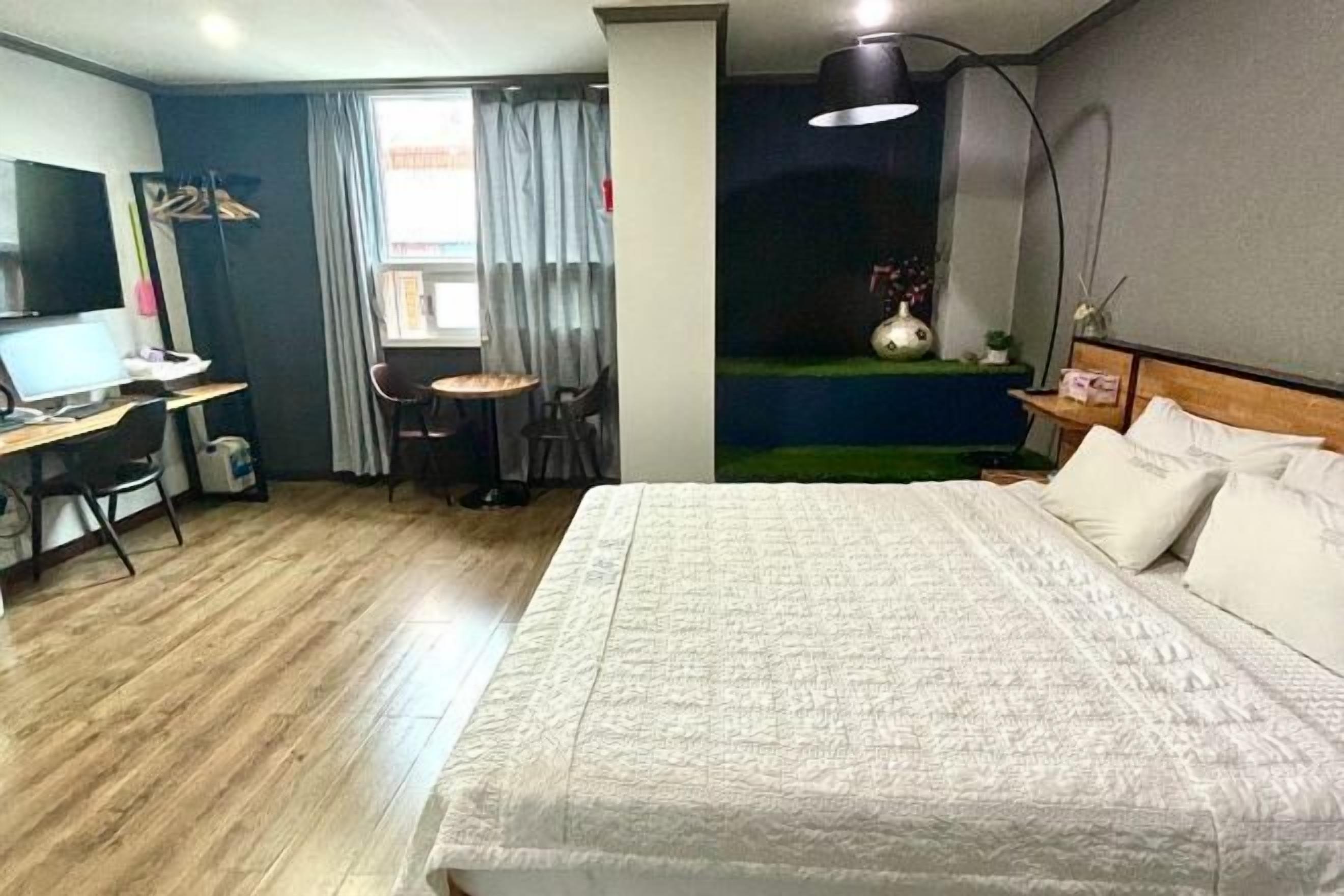 Blackout curtains, free WiFi, bed sheets