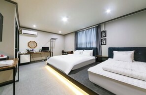 Family Room | Blackout curtains, free WiFi, bed sheets - The Sharp Hotel (Changwon)