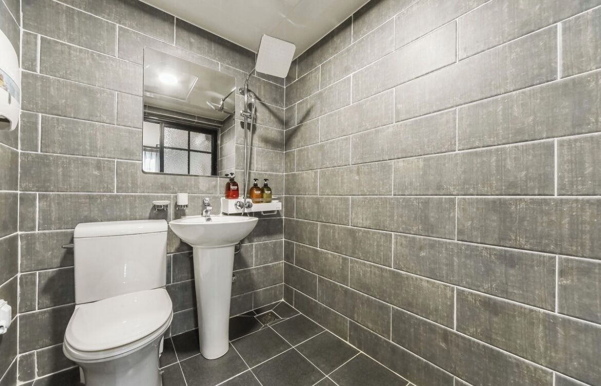 Habitación estándar | Baño | Secador de pelo, albornoces y zapatillas