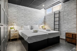 4 Schlafzimmer, Zimmersafe, Bügeleisen/Bügelbrett, kostenloses WLAN