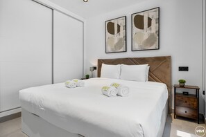 4 bedrooms, in-room safe, iron/ironing board, free WiFi