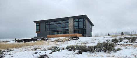 المنشأة من الخارج