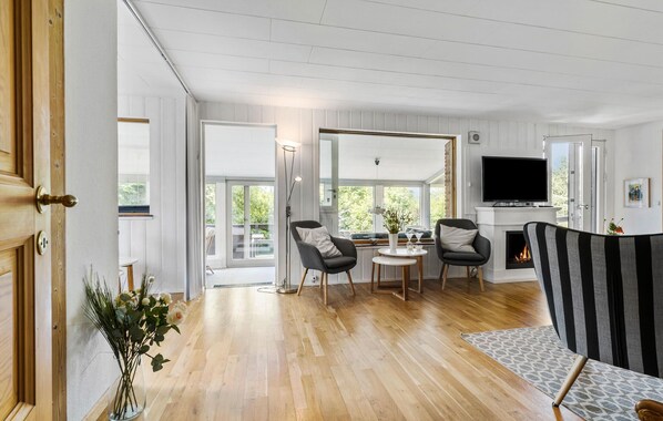 Interior - 6 bedroom lovely home in Skibby (Skibby)