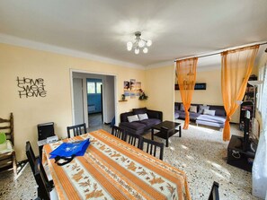 Living area - Villa with pool, 3 bedrooms, 10 minutes from the beach (SIX FOURS LES PLAGES)