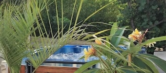 Villa with pool, 3 bedrooms, 10 minutes from the beach