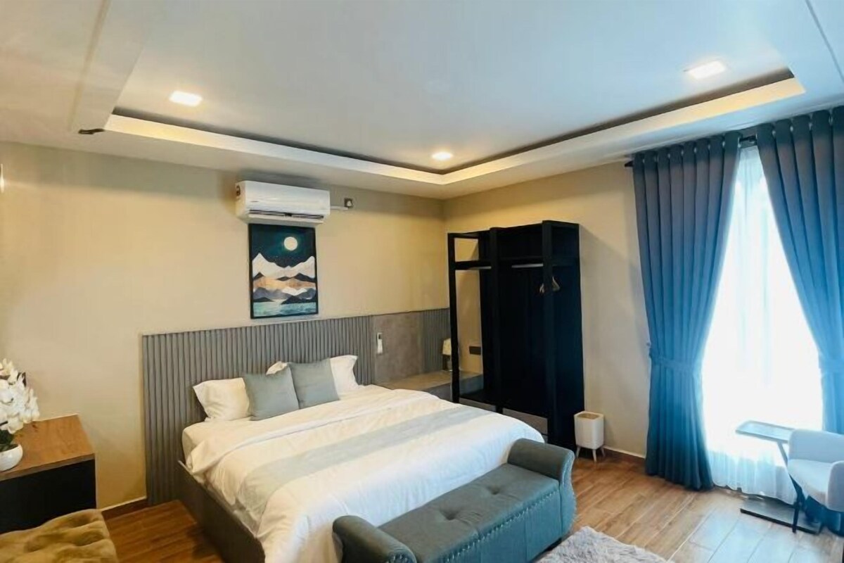 Deluxe King Room