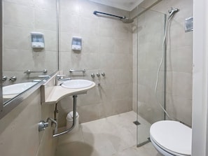Apartment, 1 Bedroom, Smoking, Patio | Bathroom