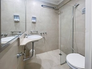 Apartamento, 1 quarto, para fumantes, varanda | Banheiro