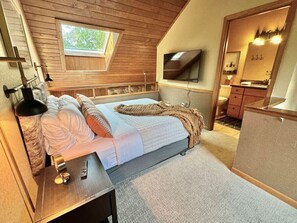 4 bedrooms, desk, iron/ironing board, free WiFi