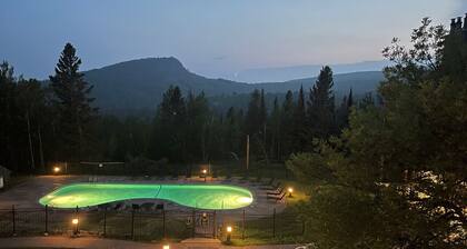 3-bed Family Friendly | Ski-In/Out| Pool & Hot Tub