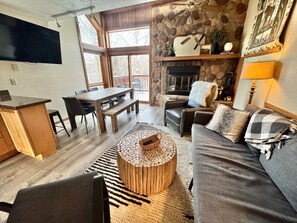 Smart TV, fireplace, DVD player, table tennis