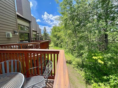 Cozy Townhome at Lutsen Mtn Ski in Ski out Pool Hot Tub and More