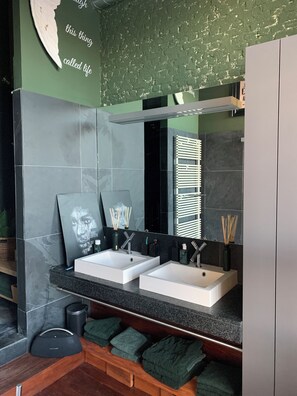 Towels, soap, shampoo, toilet paper