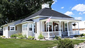 A single-story house with a porch, a chimney, and a flag. - House in the heart of Darby, Montana
Fully remodeled. (Darby)