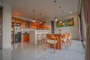 Villa familiar, 3 habitaciones, vistas a la piscina | Comedor