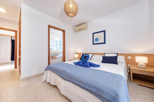 2 habitaciones, escritorio, tabla de planchar con plancha y wifi gratis