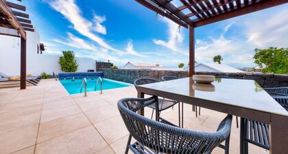 Villa Malolo - Private Pool and Jacuzzi By Lanzarote Vacation Homes