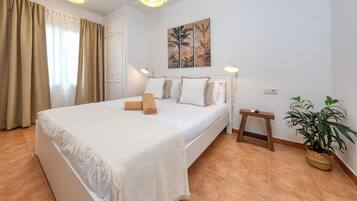 3 bedrooms, in-room safe, desk, iron/ironing board