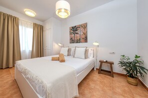 3 Schlafzimmer, Zimmersafe, Schreibtisch, Bügeleisen/Bügelbrett