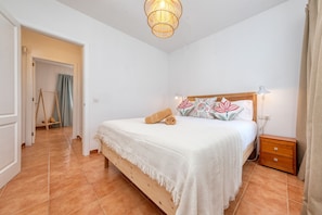 3 bedrooms, in-room safe, desk, iron/ironing board