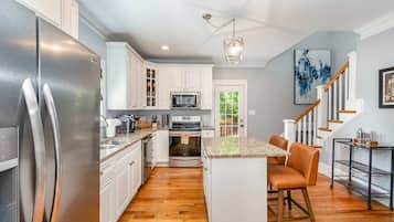 Frigorífic, microones, forn i placa de cuina