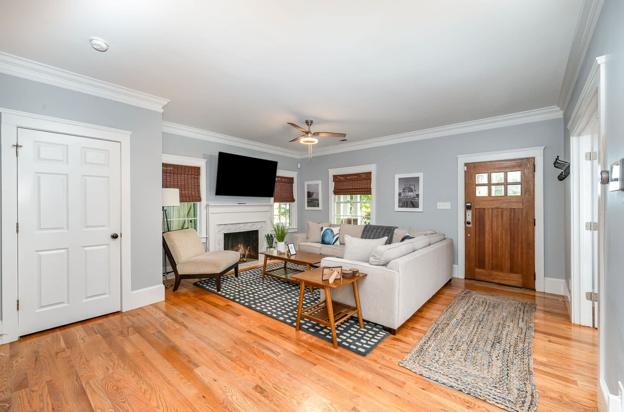 Televisión y oficina 