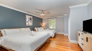 4 habitaciones, escritorio, tabla de planchar con plancha y wifi