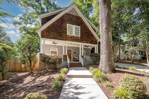Luxury South End Retreat - Hot Tub - 4 Bedrooms