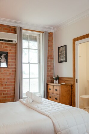 3 bedrooms, iron/ironing board, travel cot, WiFi