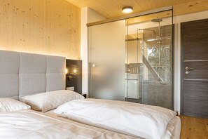 4 bedrooms, free WiFi, bed sheets