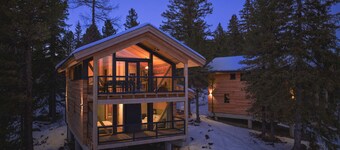 Superior Chalet # 18 with Sauna & Hot Tub