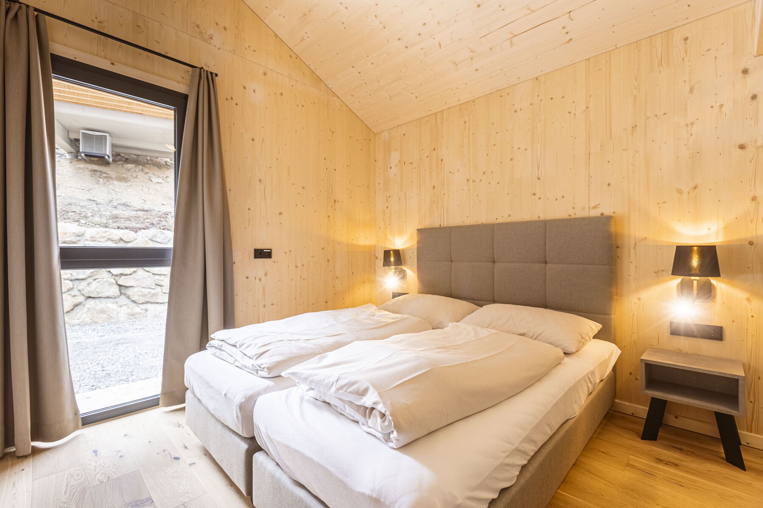 4 bedrooms, bed sheets