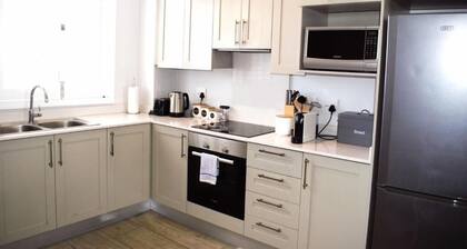 Modern, Spacious & Convenient apartment for 4