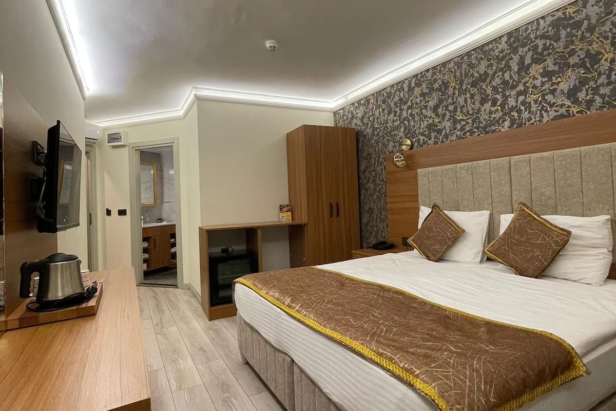 Mini-bar avec articles gratuits, coffres-forts dans les chambres