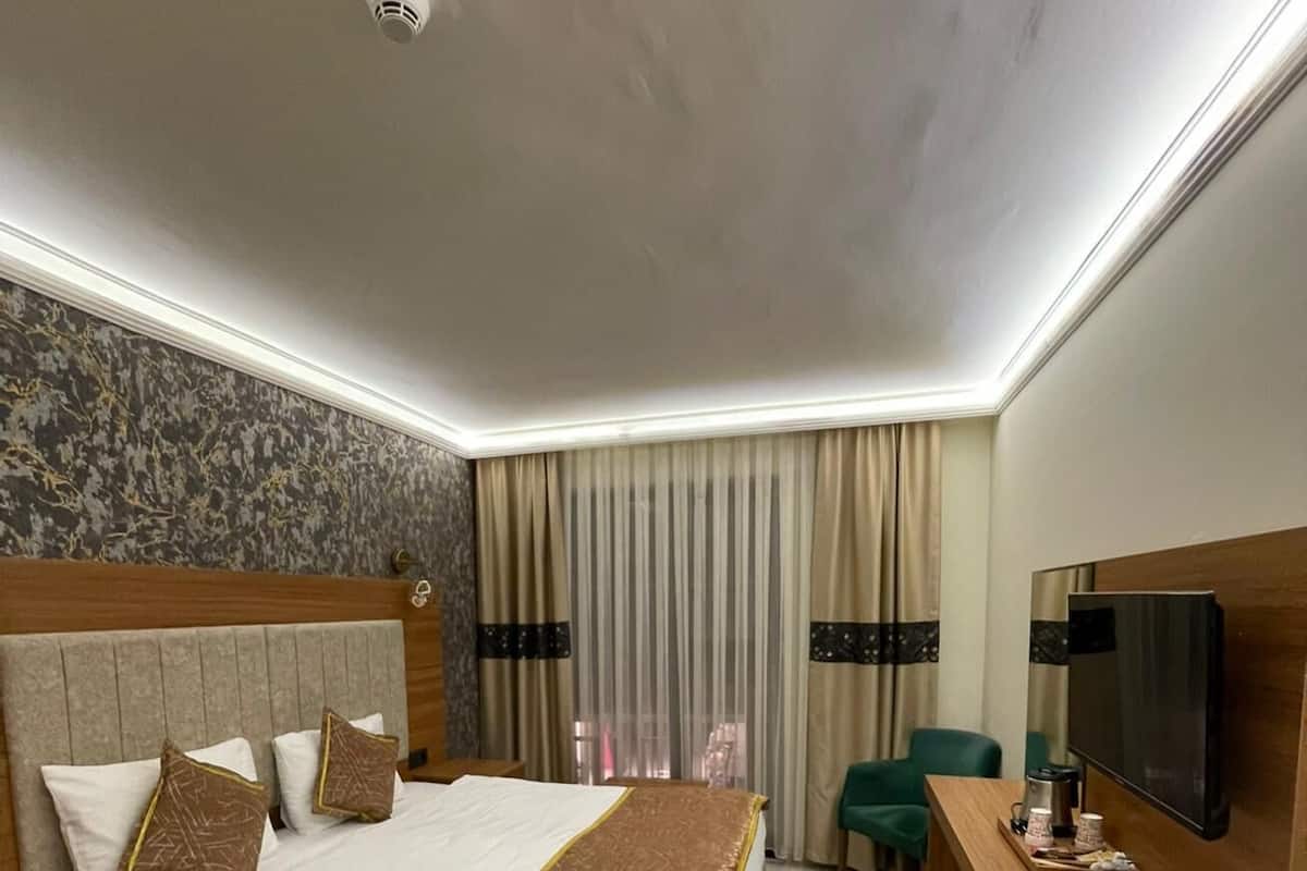 Mini-bar avec articles gratuits, coffres-forts dans les chambres