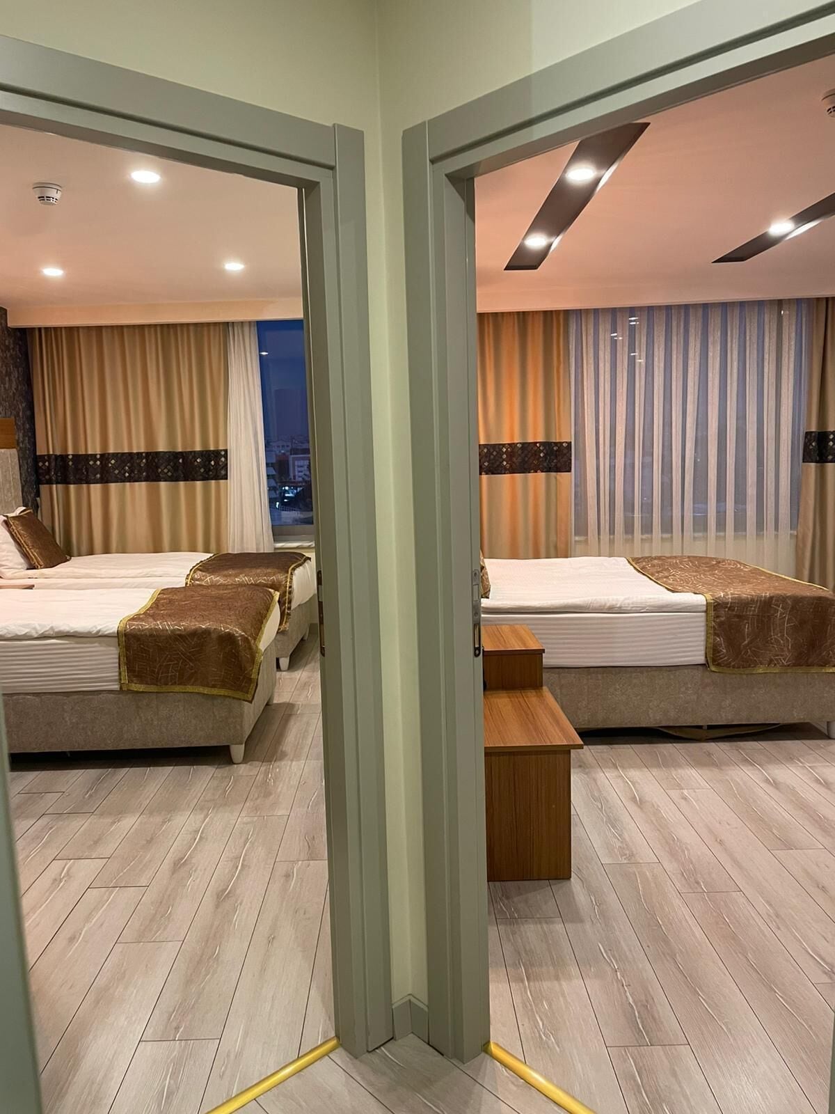 Familienzimmer, Mehrere Betten, Stadtblick | Hochwertige Bettwaren, Minibar (mit einigen kostenlosen Artikeln)