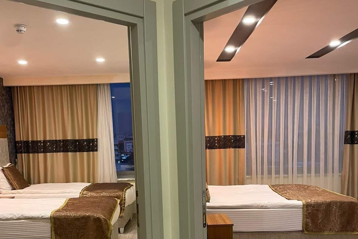 Mini-bar avec articles gratuits, coffres-forts dans les chambres