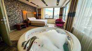 豪華客房, 海景 | 高級寢具、免費迷你吧物品、客房內保險箱、隔音