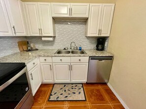Fridge, microwave, oven, stovetop - Sandy Lane near Kennedy Space Center (Cocoa)