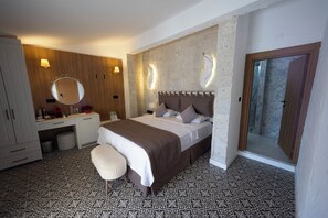 Rom – junior, 1 queensize-seng, badstue | Sengetøy av topp kvalitet, minibar, safe på rommet og wi-fi (inkludert)