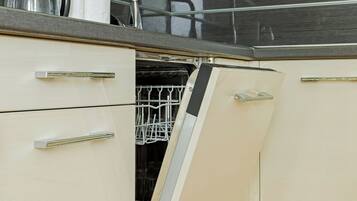 Appartement Confort | Cuisine privée | Grand réfrigérateur, micro-ondes, four, plaque de cuisson