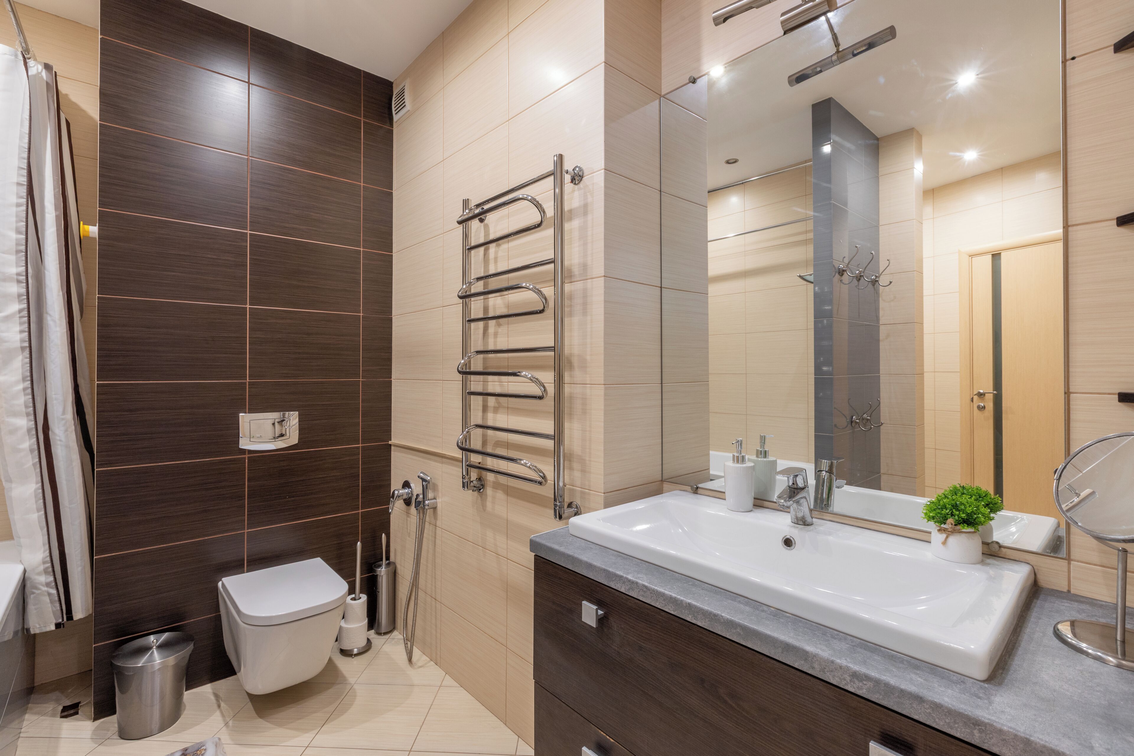 Comfort Apartment | Bathroom | Separate bathtub and shower, hair dryer, towels, soap