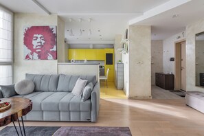 Departamento Confort | Área de sala de estar | Televisión LCD de 42 pulgadas con canales digitales 