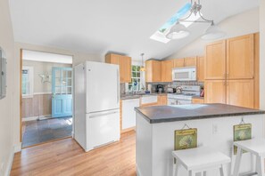 Fridge, oven, stovetop, dishwasher - Cottage Oasis by Lake with Kayaks, Fire Pit & a Huge Yard (Dennis)