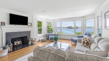 Smart TV, fireplace, books, offices