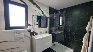 Doccia, asciugacapelli, bidet, asciugamani